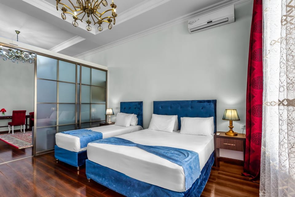 Bed, Living room, air conditioner