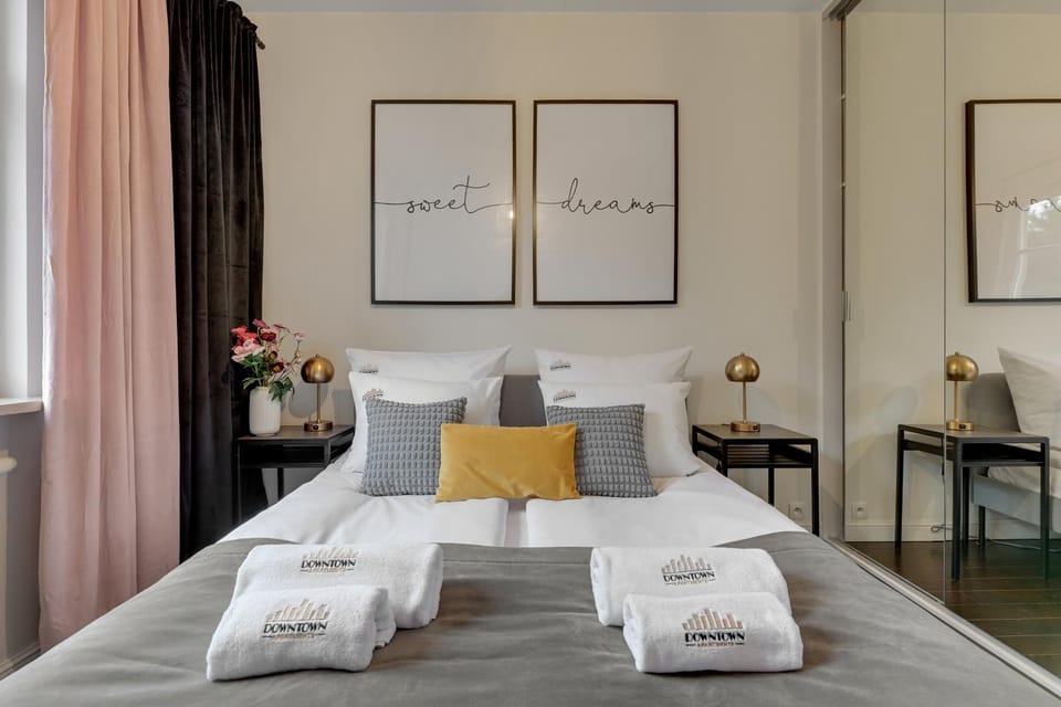 Bed, Seating area, Bedroom, wardrobe