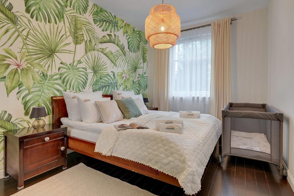 Bed, Seating area, Bedroom, cot