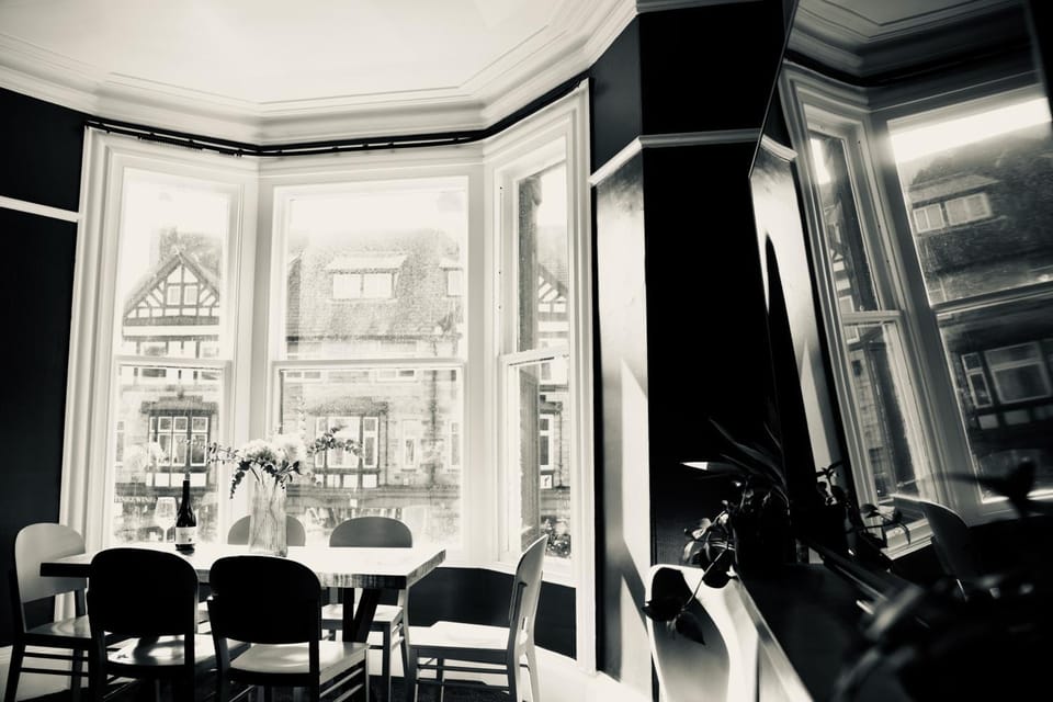 Seating area, Dining area