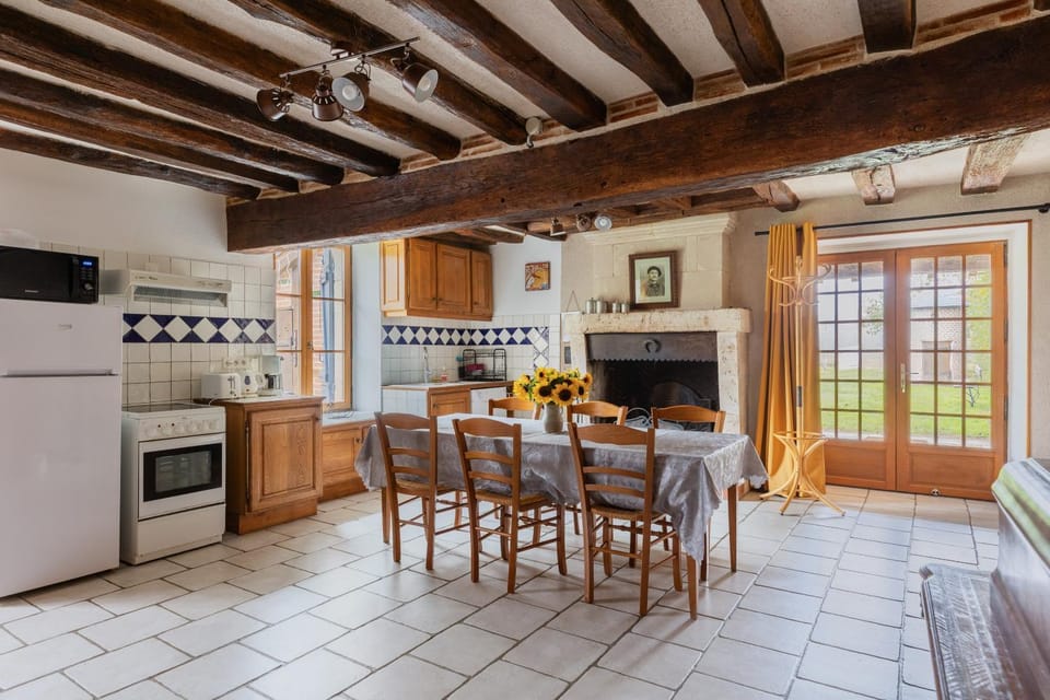 Property building, Kitchen or kitchenette, Living room