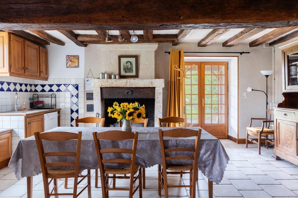 Property building, Kitchen or kitchenette, Living room