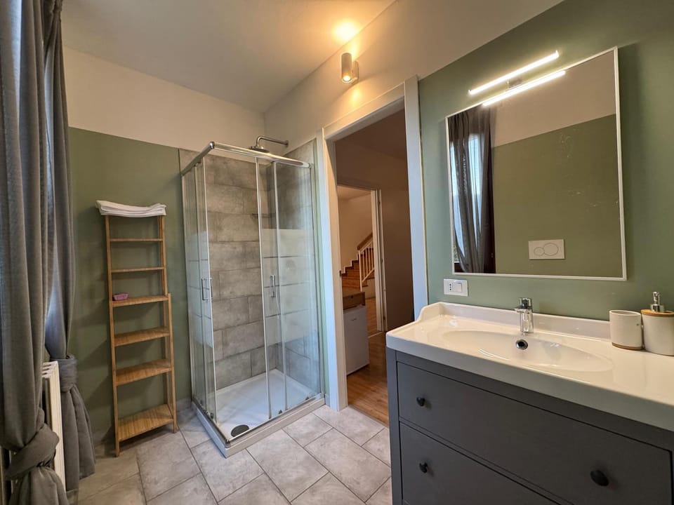 Shower, Bathroom