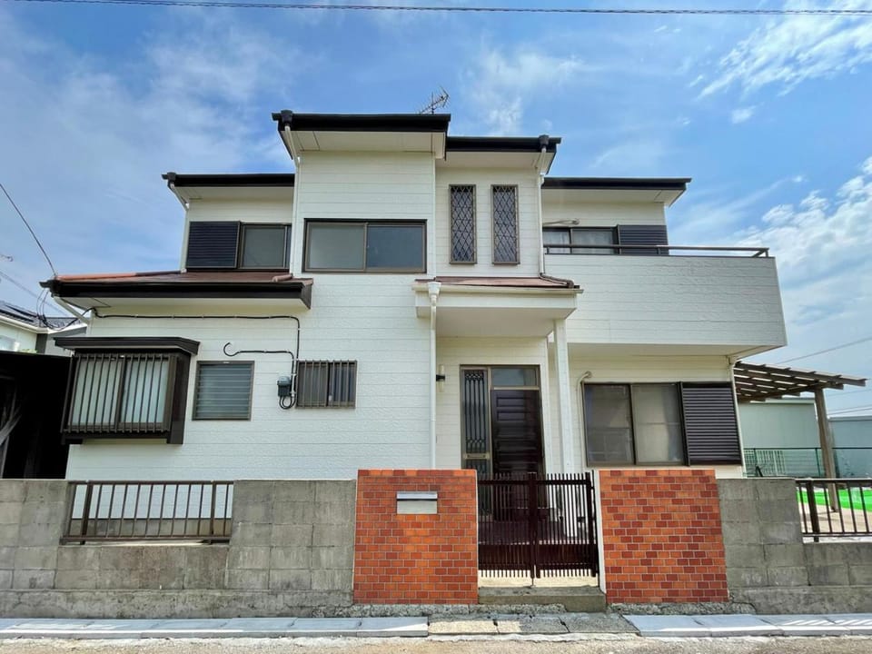 Property building, Day, Balcony/Terrace
