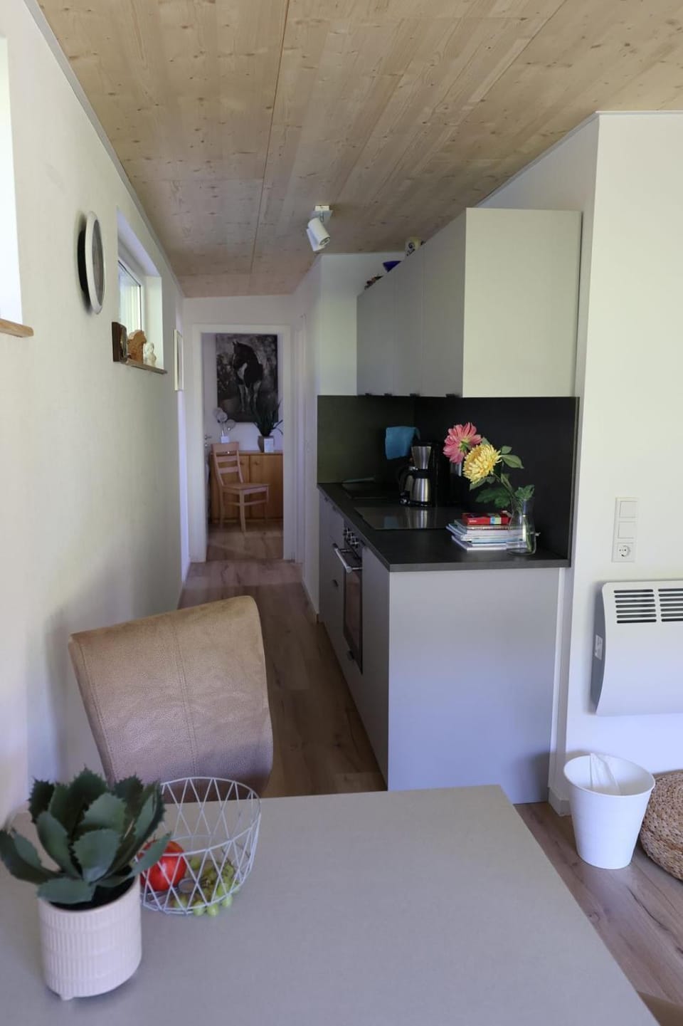 Dining area, kitchen