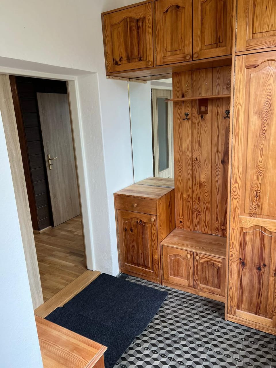 Facade/entrance, wardrobe