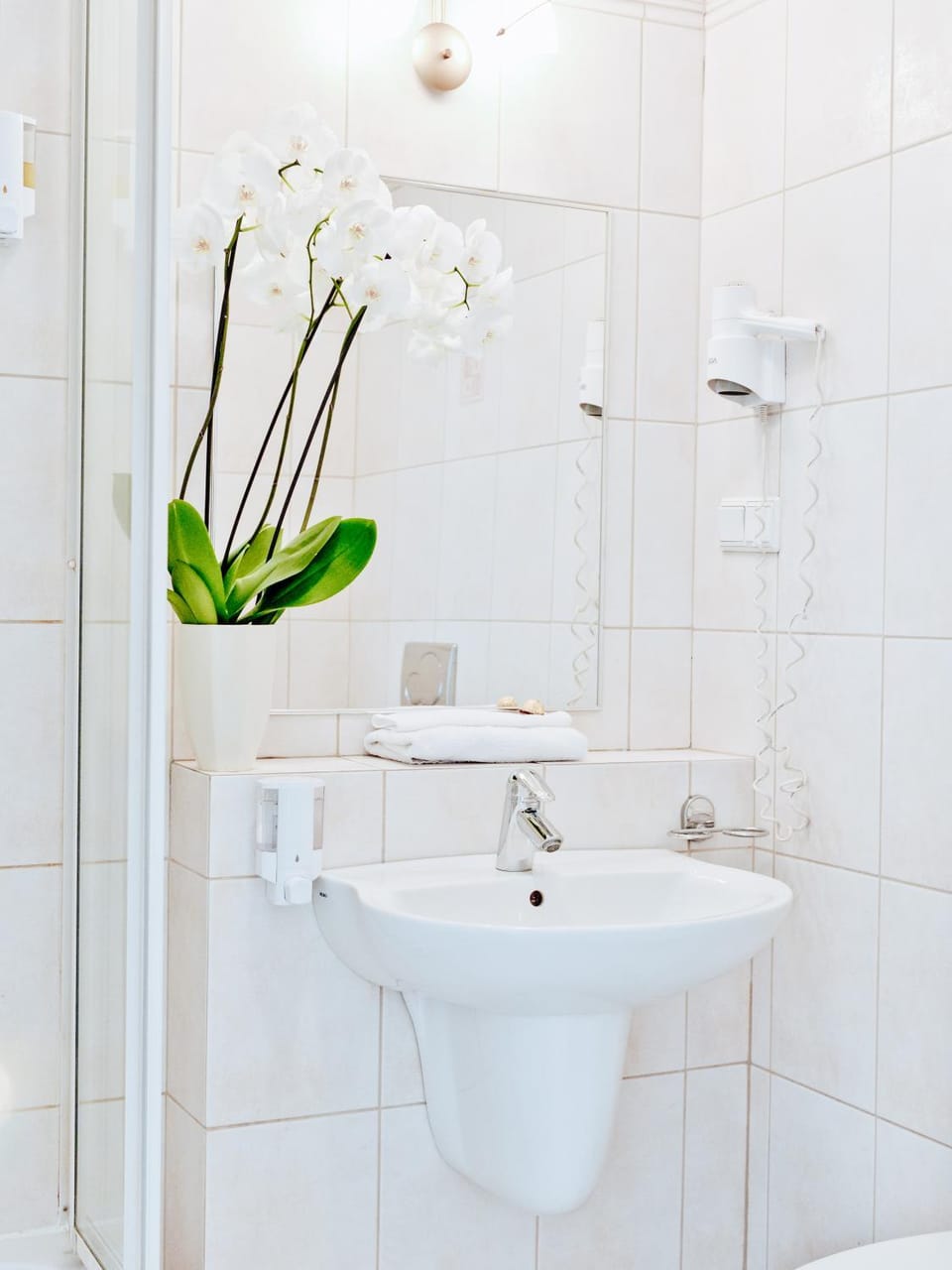 Shower, Bathroom, Decorative detail, On site, Area and facilities