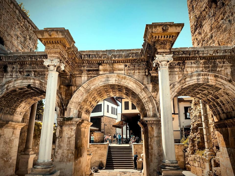 Hadrian Olive Flat by Maxi Homes Walk to Hadrian Gate Apartment in Antalya