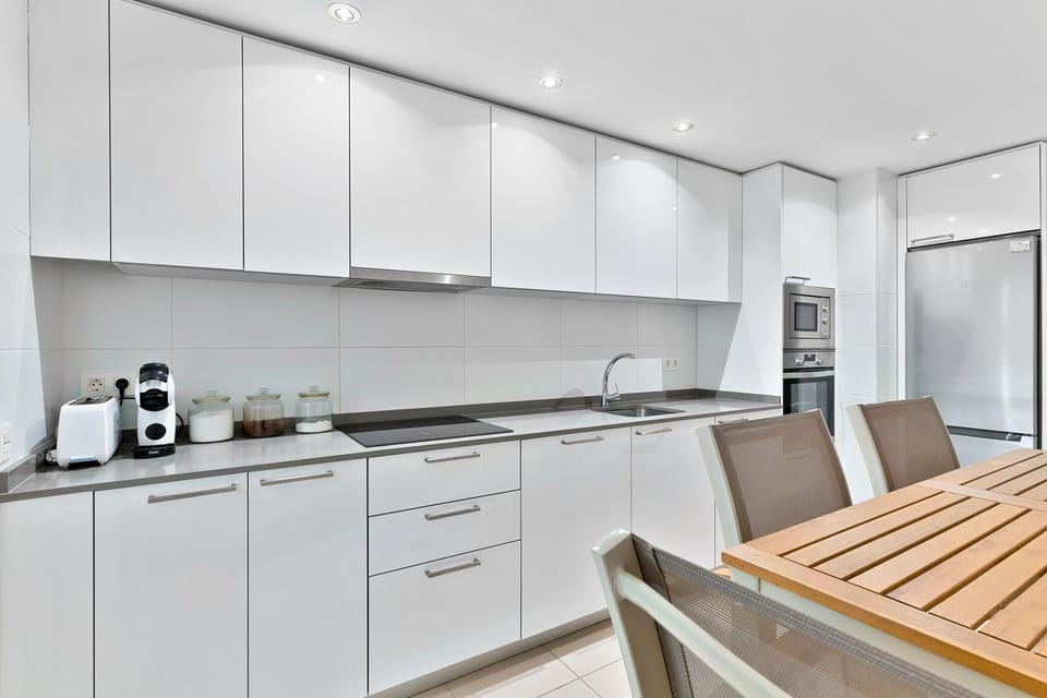 Coffee/tea facilities, Kitchen or kitchenette, Dining area