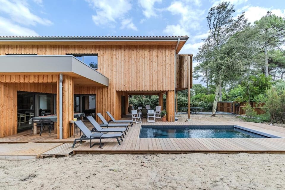 Villa 10 pers à Carreyre, piscine chauffée, clim Villa in Lacanau