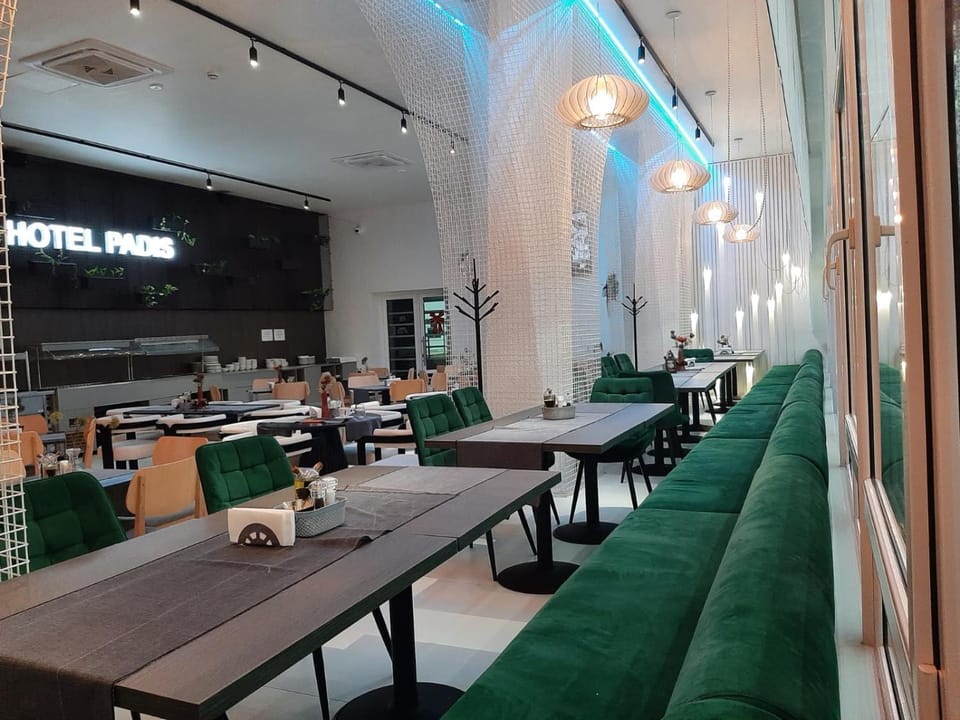 Restaurant/places to eat, Banquet/Function facilities