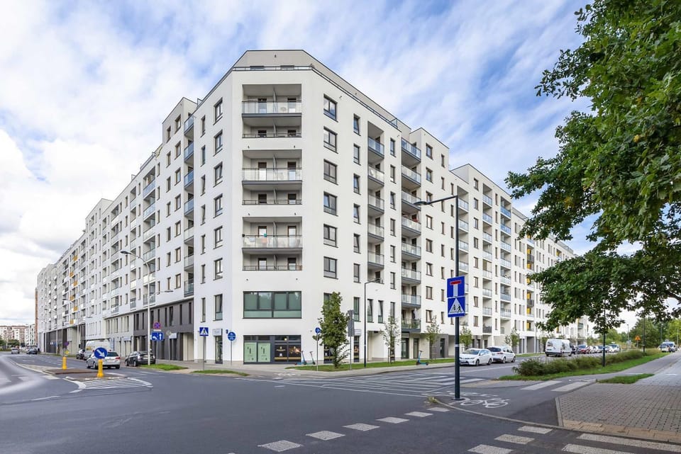 Property building, Day, Neighbourhood