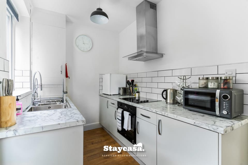Spacious 2BR Home w Garden 2-Min Walk to Town House in Manchester