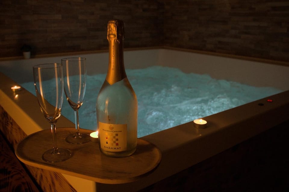 Hot Tub, Pool view, Drinks
