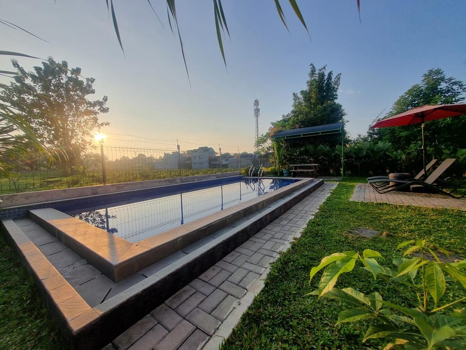 Swimming pool, Sunrise