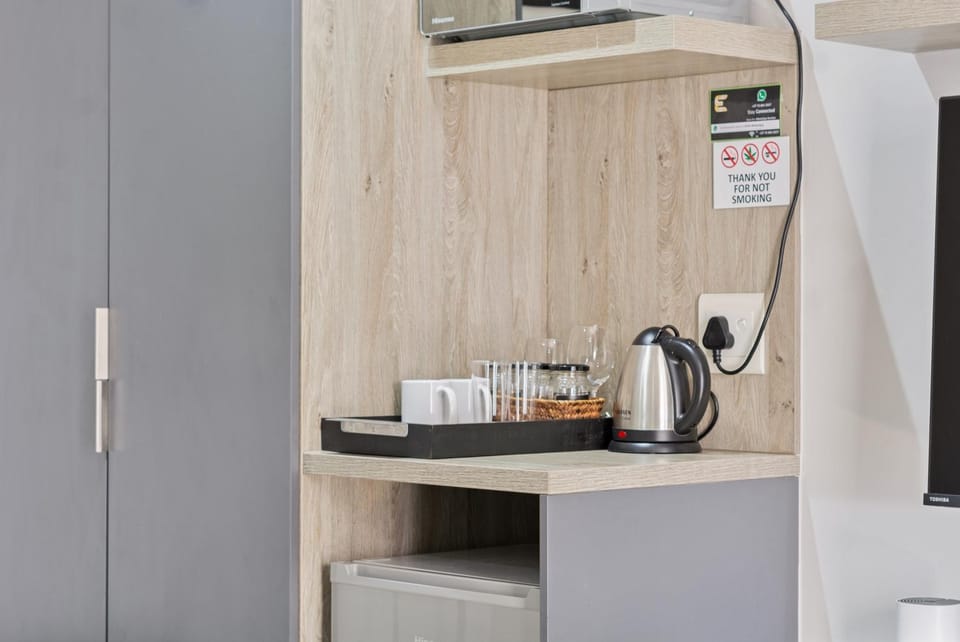 Coffee/tea facilities, microwave