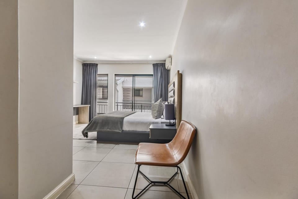Bed, TV and multimedia, Bedroom
