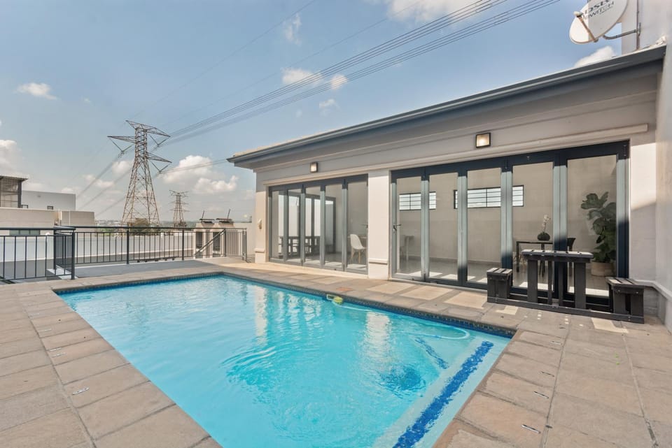 Property building, Day, Swimming pool, Swimming pool