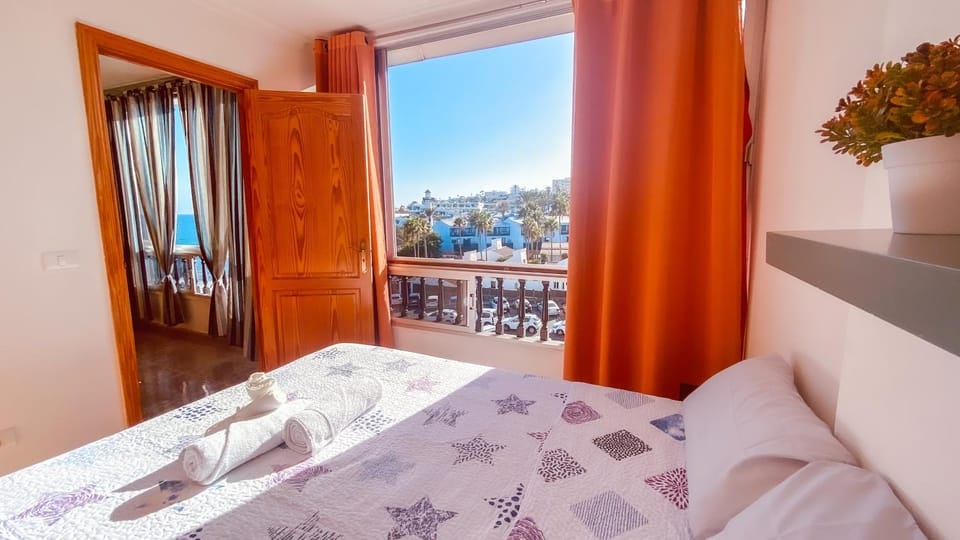 Bed, View (from property/room), Bedroom, City view