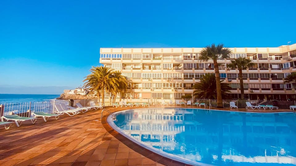 Property building, Sea view, Swimming pool