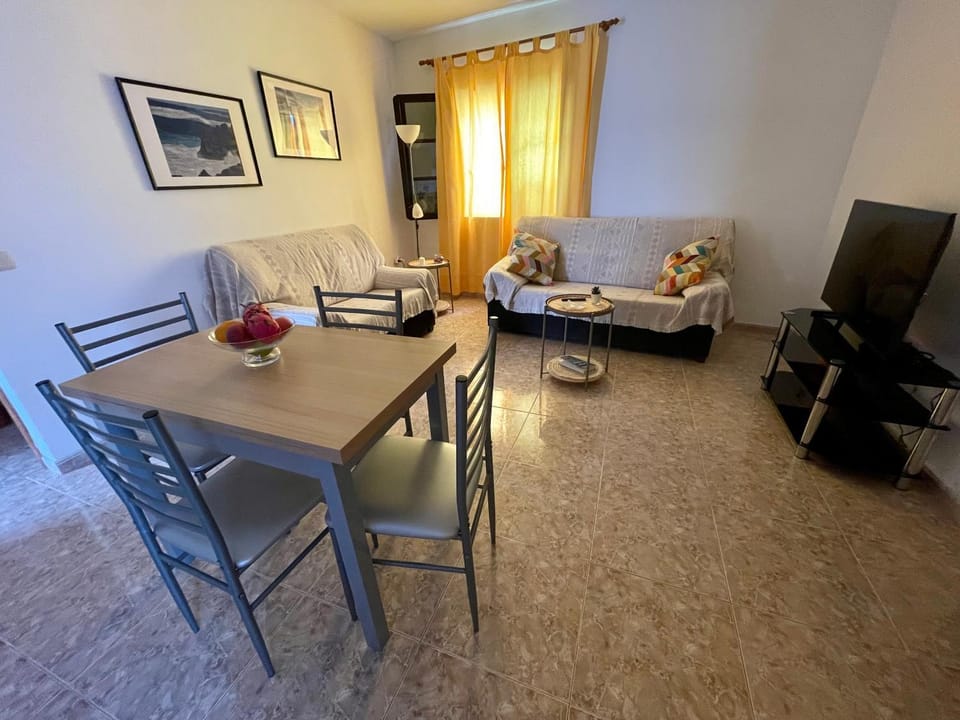 Photo of the whole room, Seating area, Dining area