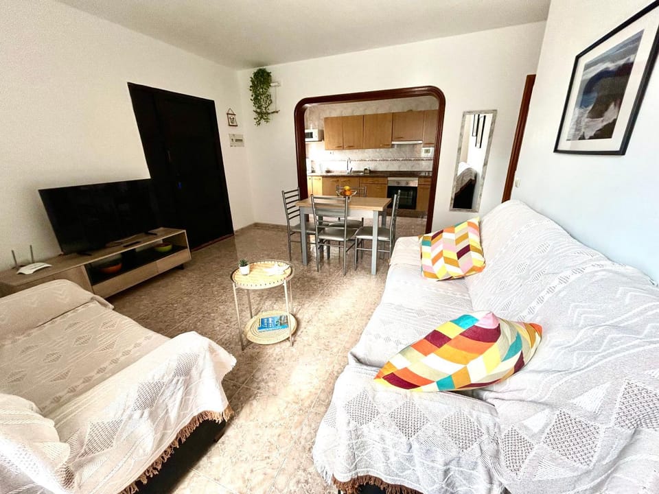 Communal lounge/ TV room, Kitchen or kitchenette, Dining area