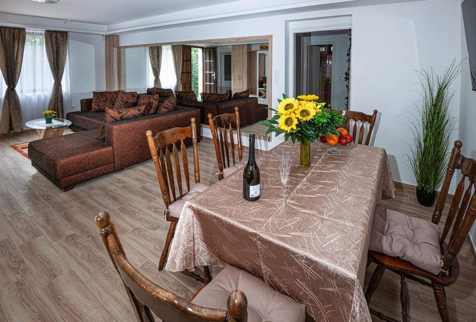 Living room, Dining area