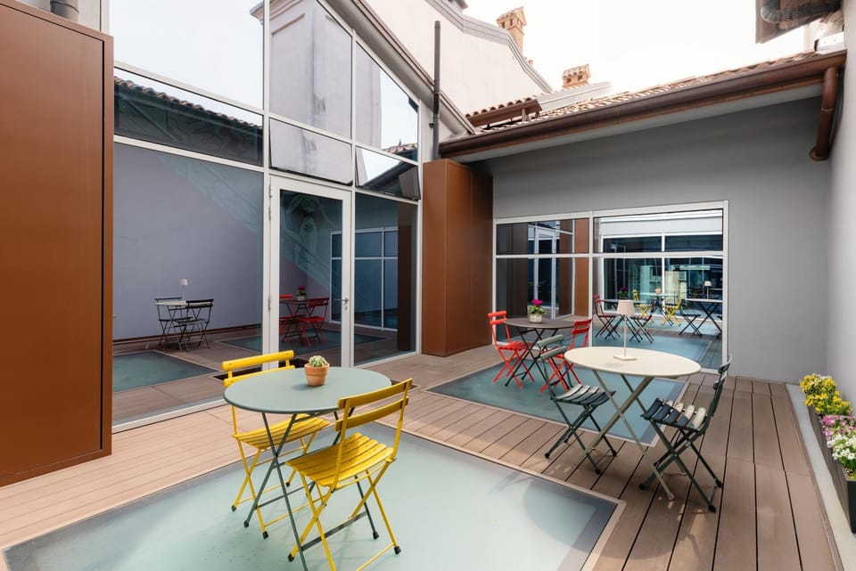 View (from property/room), Balcony/Terrace, Seating area