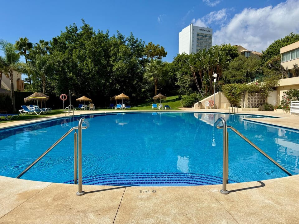 Swimming pool, sunbed