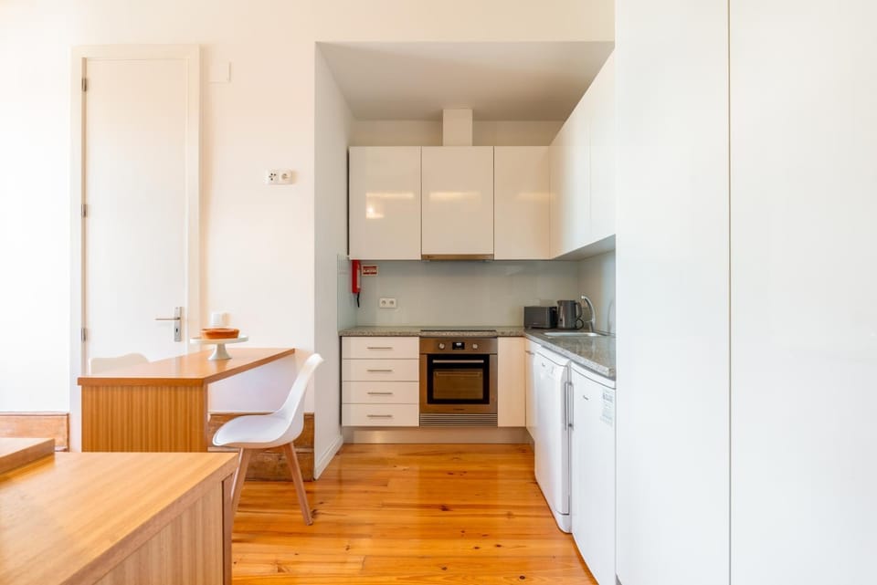 Kitchen or kitchenette, Dining area, dishwasher, minibar, oven, stove, toaster