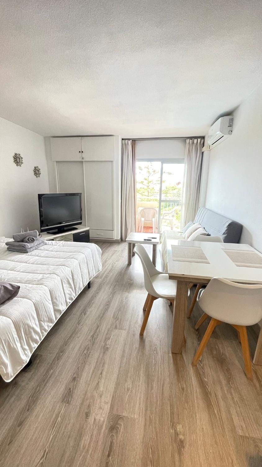 Communal lounge/ TV room