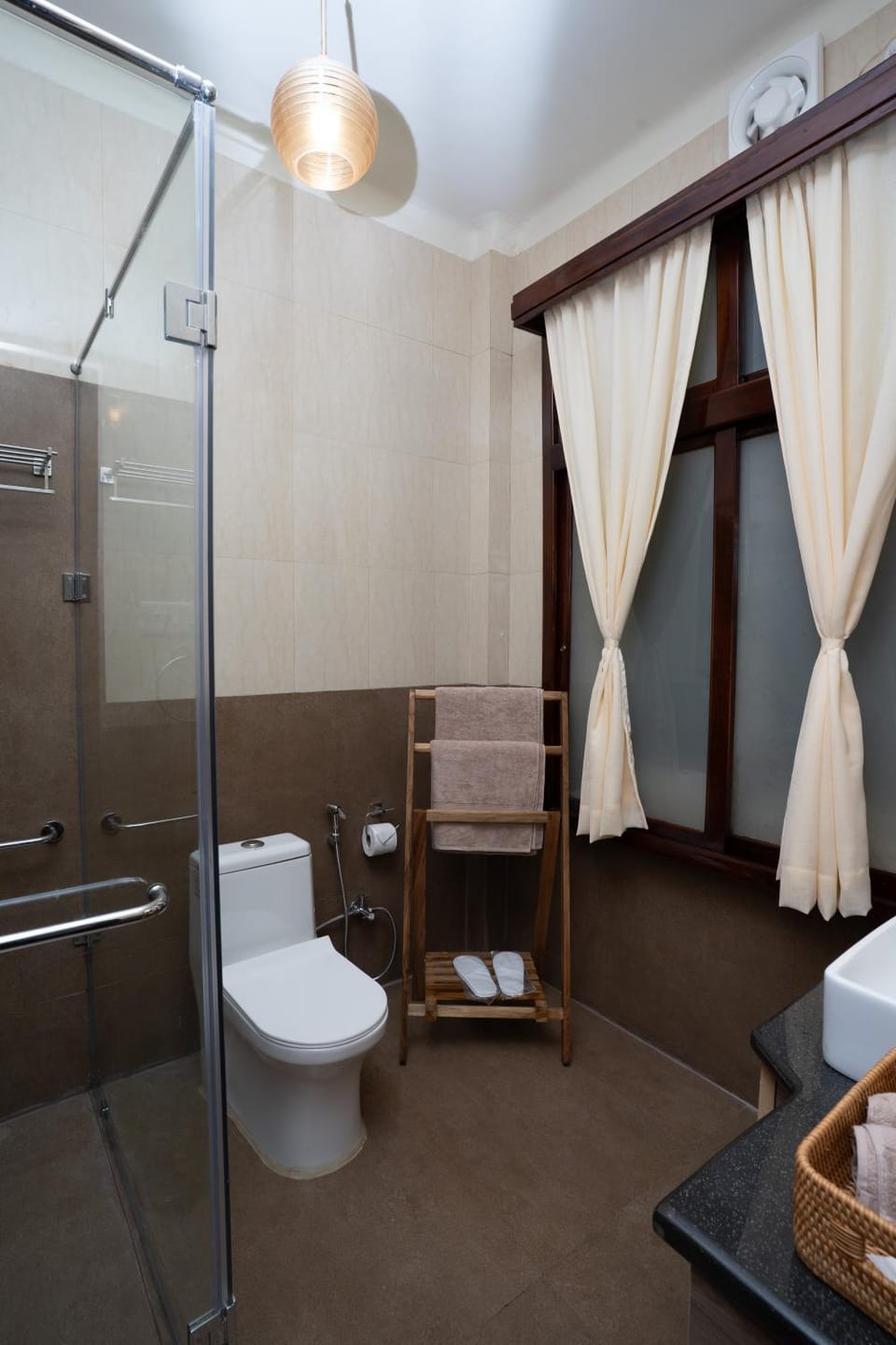 Shower, Toilet, Bathroom, bidet, towels