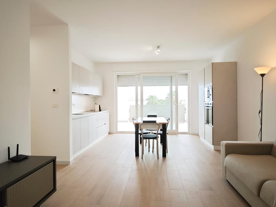 Kitchen or kitchenette, Living room, Seating area, Dining area