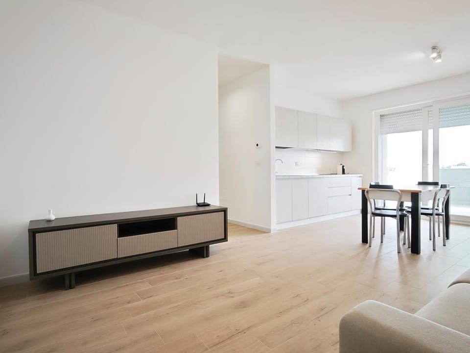 Kitchen or kitchenette, Living room, Seating area, Dining area