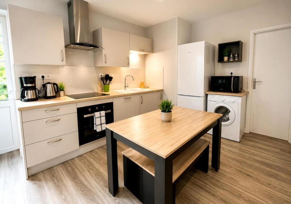 Property building, Coffee/tea facilities, Dining area, dishwasher, oven, stove