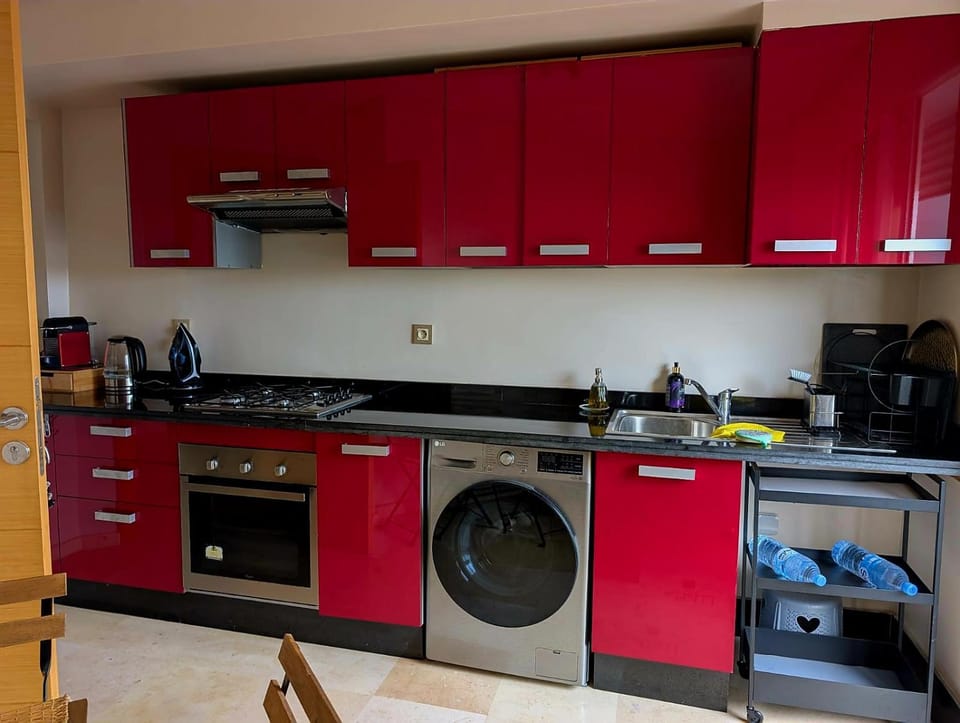 Kitchen or kitchenette, oven, stove, washing machine