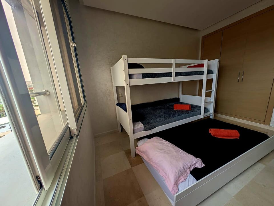 Bed, Photo of the whole room, Bedroom, bunk bed, towels