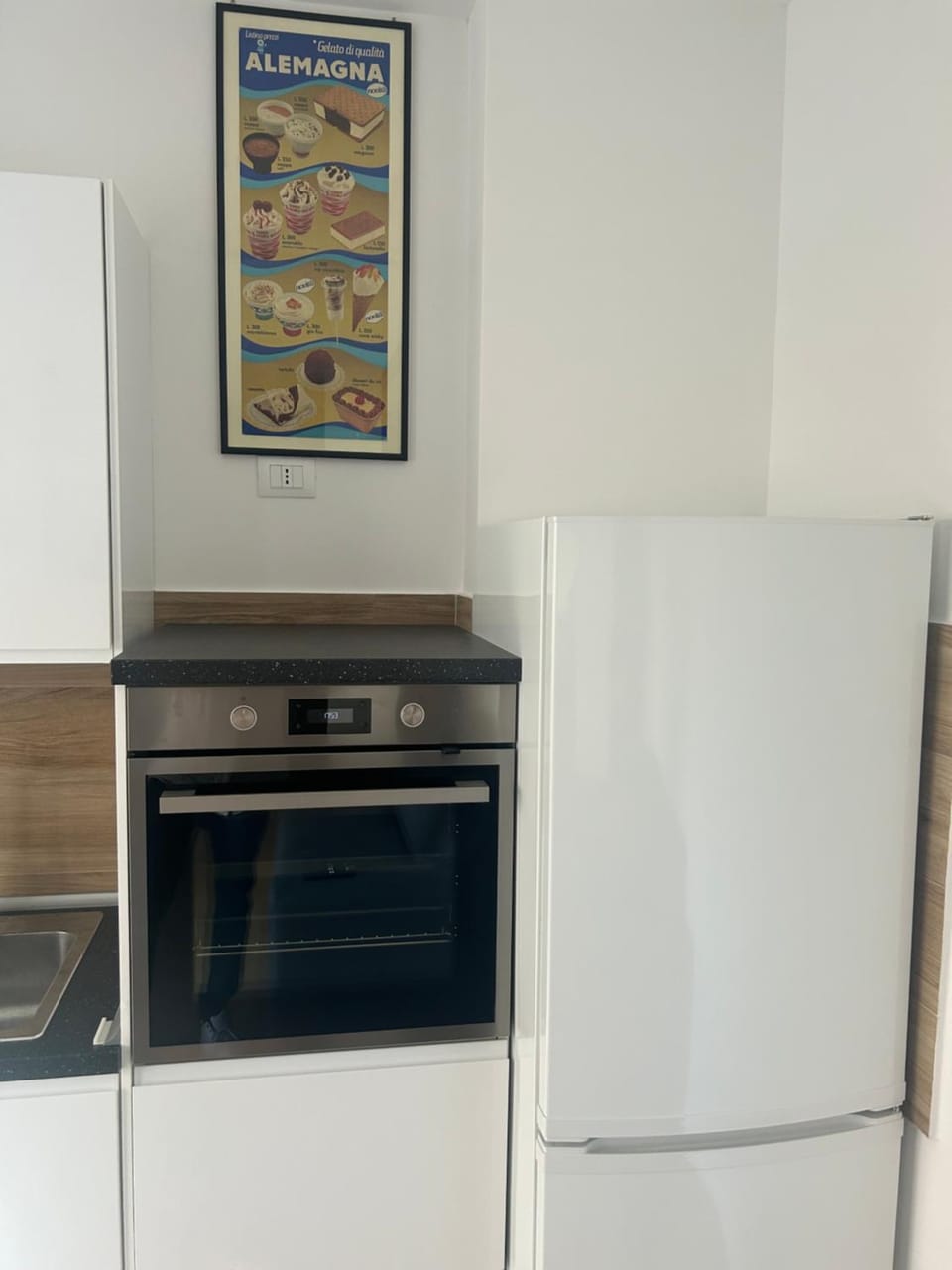 Kitchen or kitchenette, oven