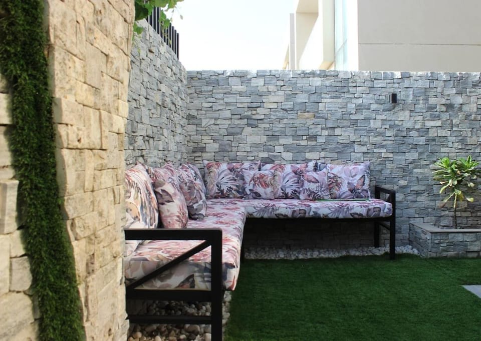 Day, Seating area, Garden view