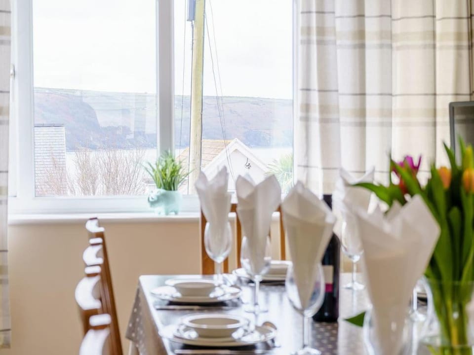 Gwbert Holiday Cottages, Riversmouth House in Wales