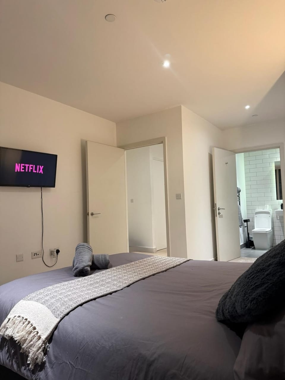 Luxury 2 Bedroom 2 Bathroom Apartment by ExCeL & The 02, London Apartment in London
