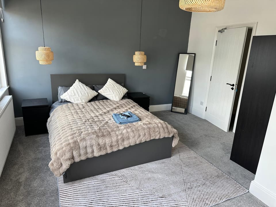 Bed, Photo of the whole room, Bedroom, wardrobe