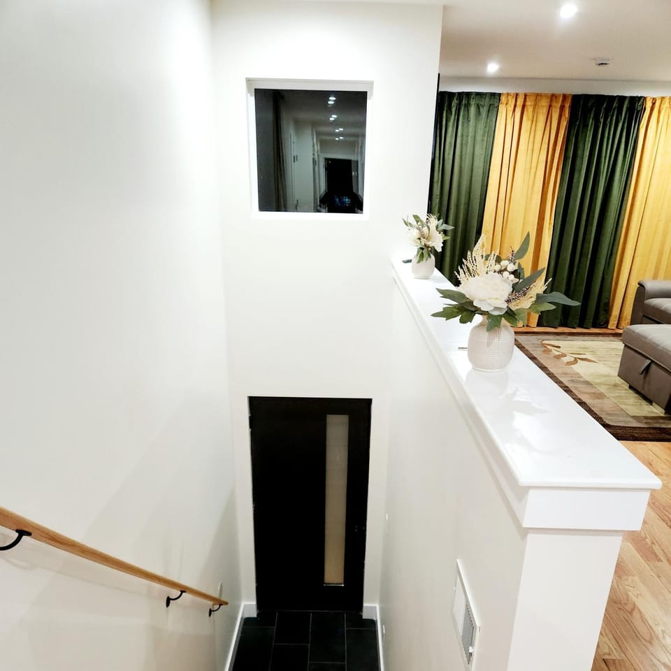 Kitchen or kitchenette, Living room, Seating area, internet