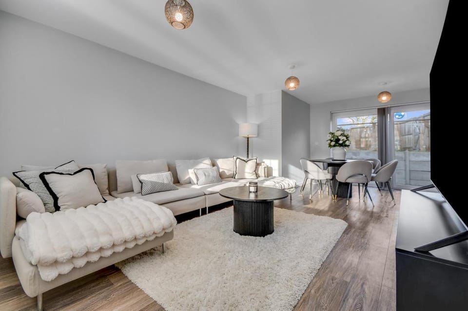 Communal lounge/ TV room, Living room, Seating area