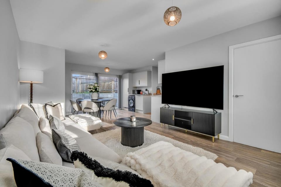 Communal lounge/ TV room, TV and multimedia, Living room, Seating area