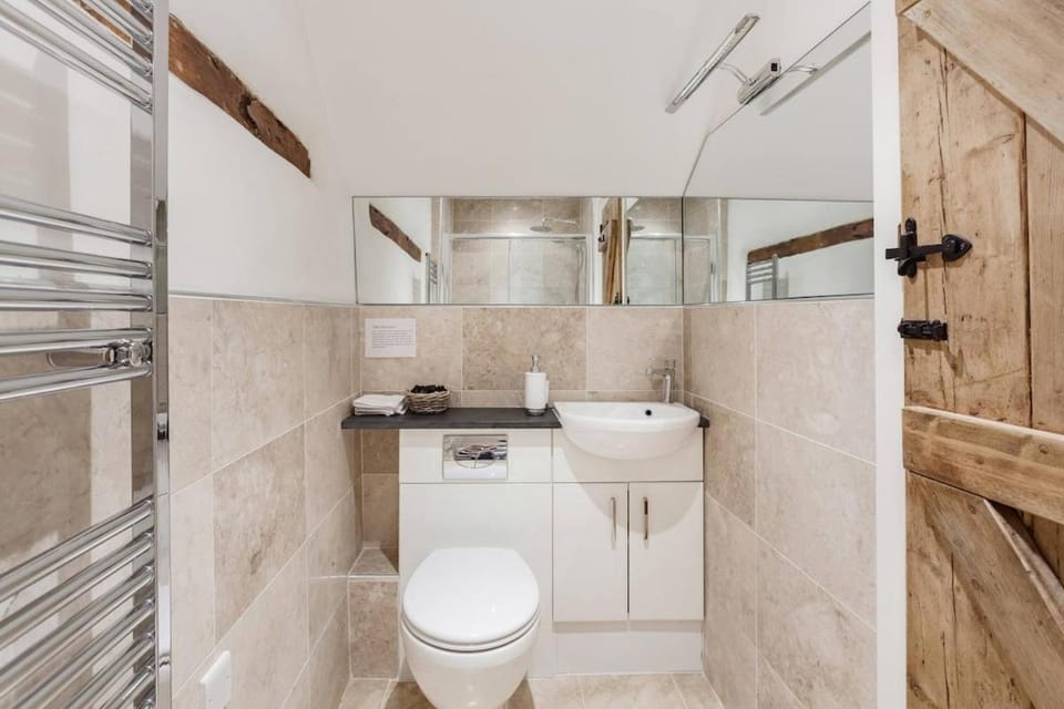 Luxury Farmhouse Retreat with Private Hot Tub & EV Villa in North Devon District