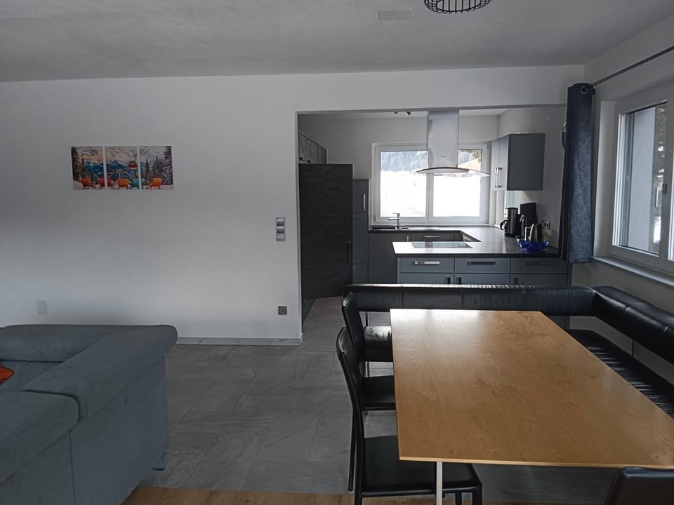 Dining area, kitchen