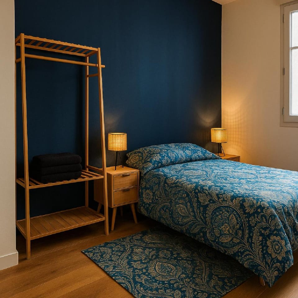 Bed, Photo of the whole room, Bedroom