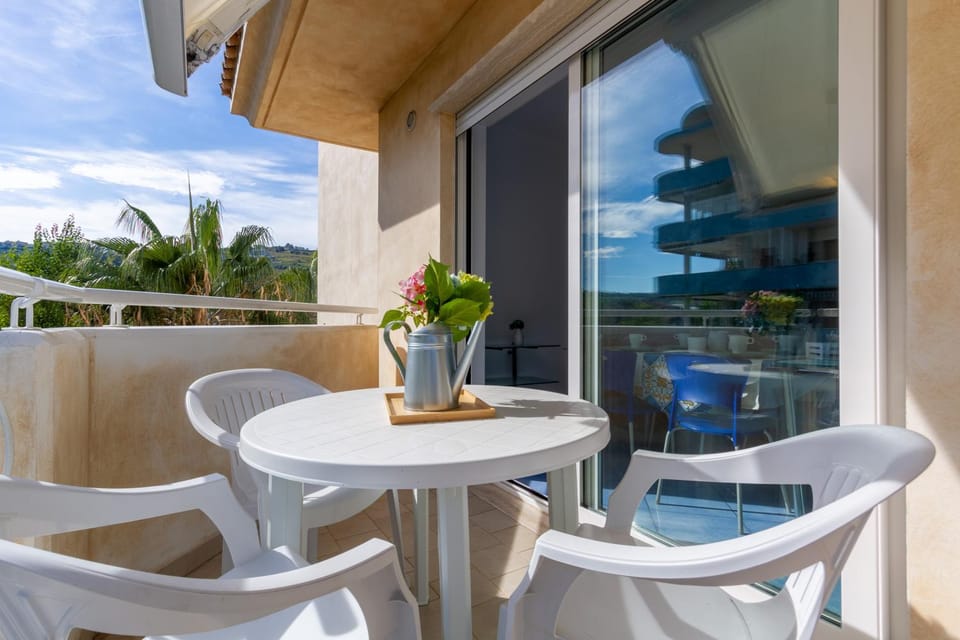 Day, Balcony/Terrace, Dining area