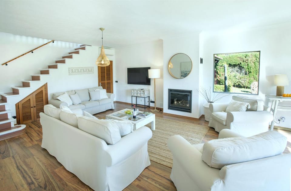 Communal lounge/ TV room, Living room, Seating area